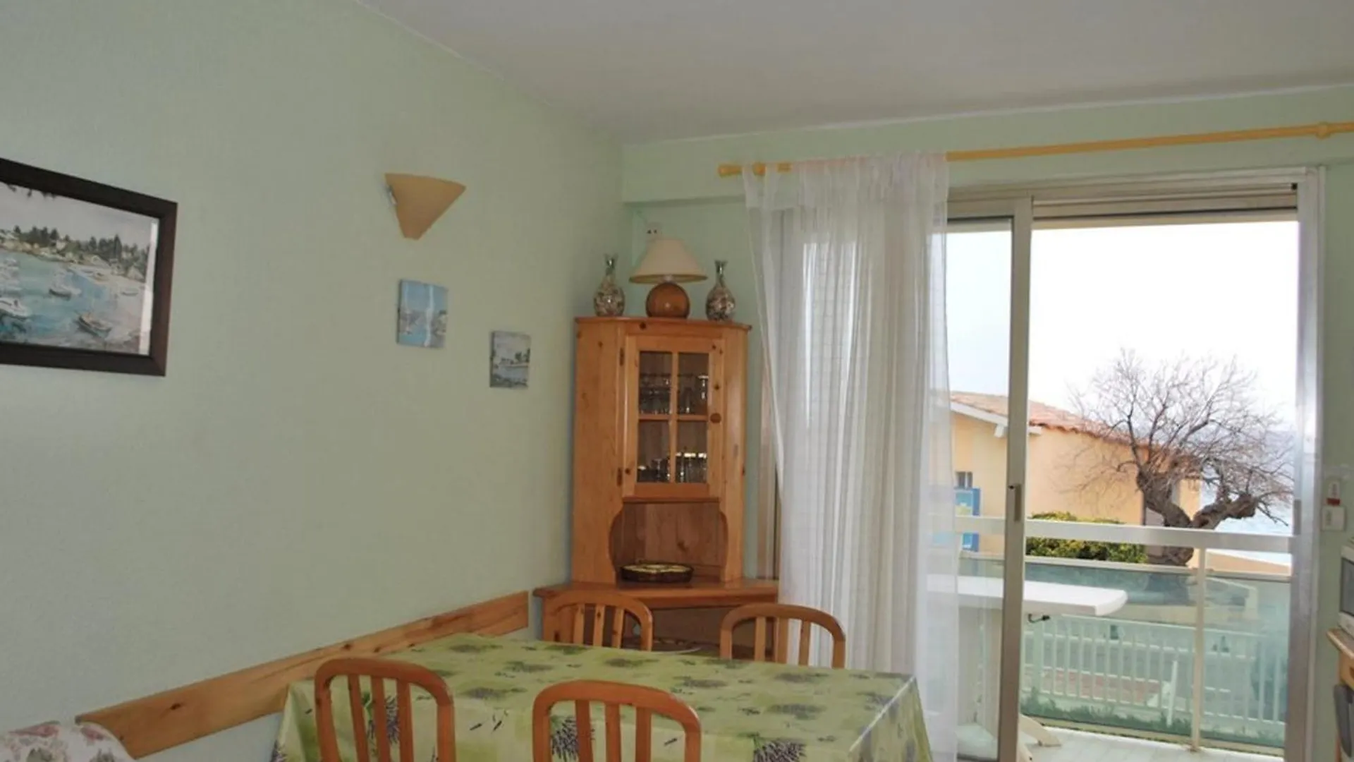 Le Lavandou T2 Cabine 4 Personnes, A 10M De La Plage Avec Parking - Fr-1-803-90 France