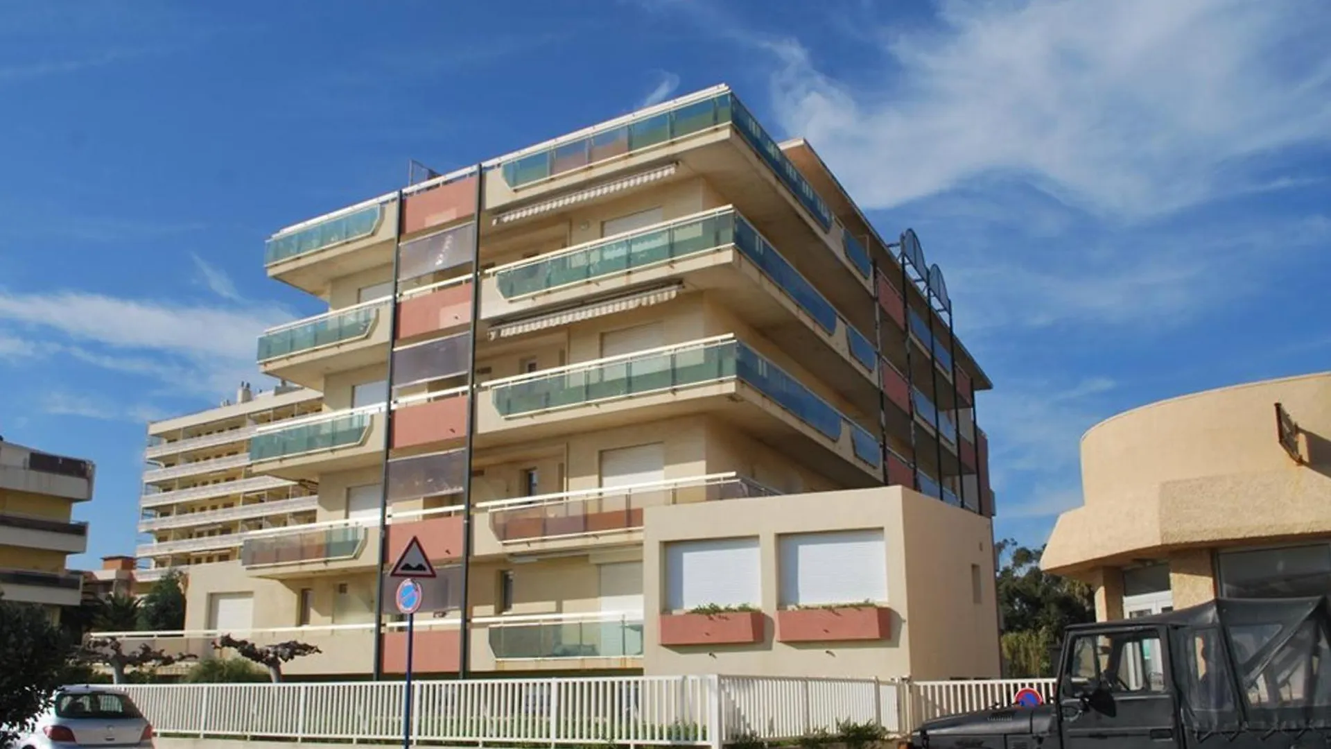 Le Lavandou T2 Cabine 4 Personnes, A 10M De La Plage Avec Parking - Fr-1-803-90 0*, Le Lavandou France