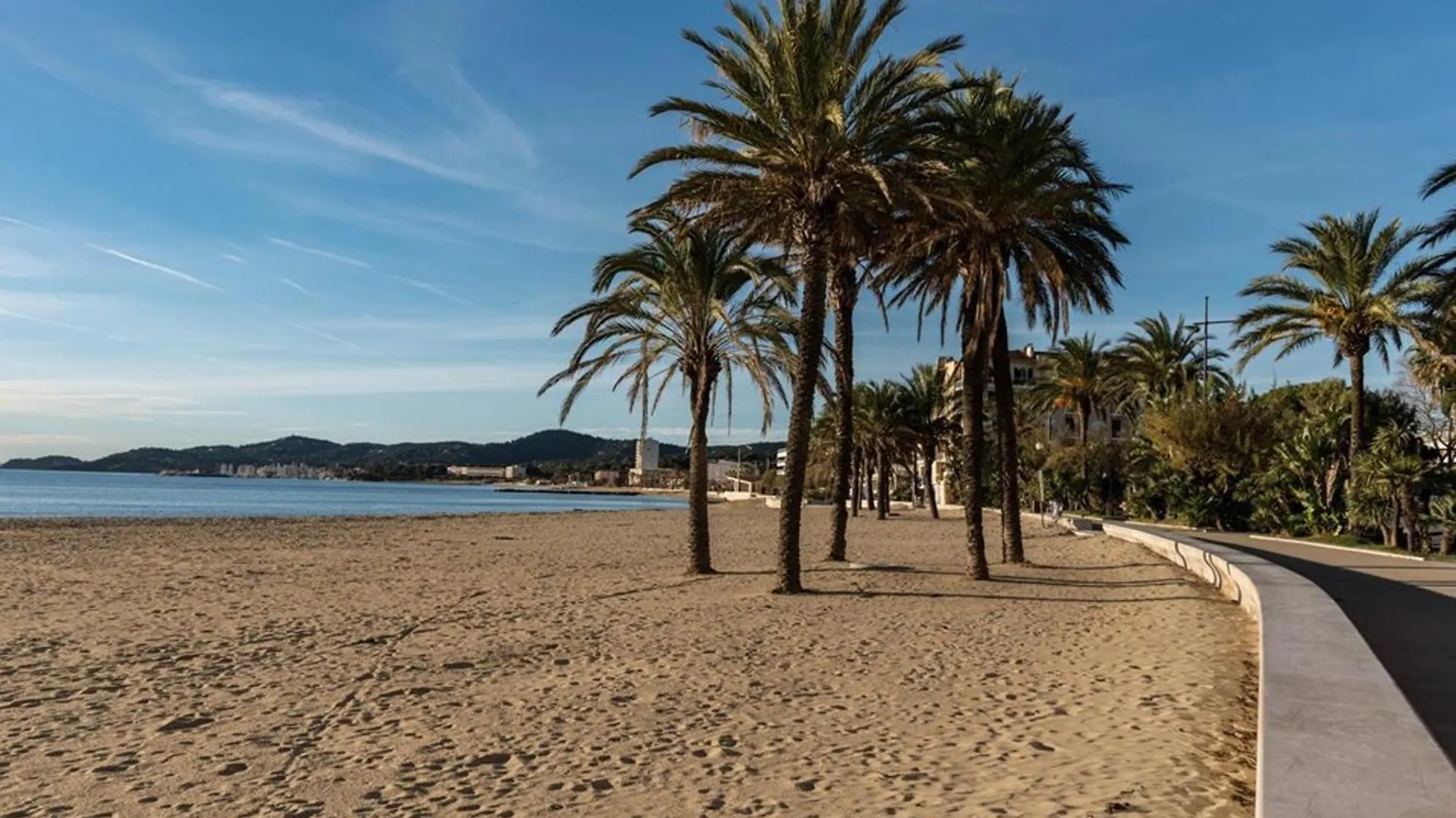 Le Lavandou T2 Cabine 4 Personnes, A 10M De La Plage Avec Parking - Fr-1-803-90 Le Lavandou